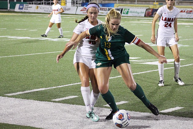 Lamar withstands Lady Lions