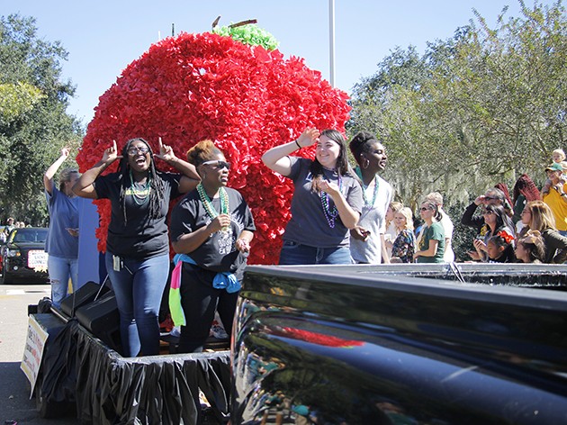 ‘The Big Apple’ wins float competition