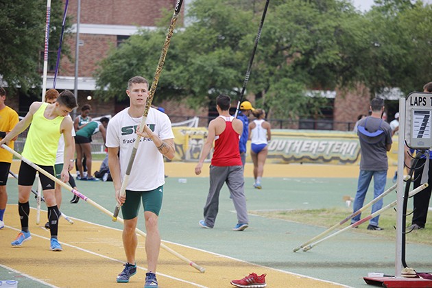 Pole vaulter Devin King qualifies for Olympic Trials