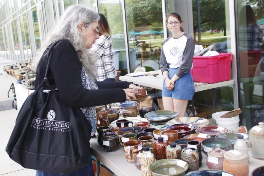 The Ceramics Club holds sales on and off campus to promote the members’ craftsmanship and raise funds. 