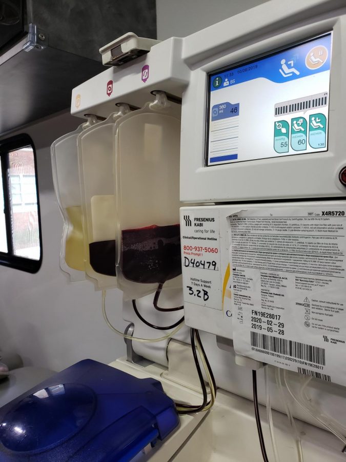 An+Alyx+machine+separates+plasma+from+red+blood+cells+and+platelets+in+one+of+the+LifeShares+mobile+donation+stations.