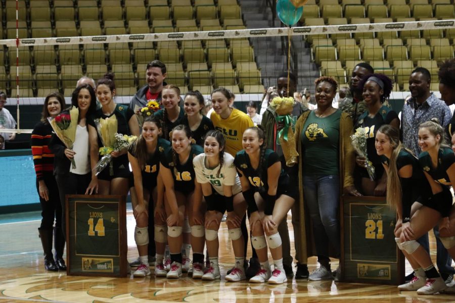 The+volleyball+team+takes+a+picture+with+seniors+Jo+Simovic+and+Jodi+Edo.+The+Lady+Lions+next+matchup+will+be+against+Sam+Houston+State+on+Nov.+22+in+Conway%2C+Ark.+