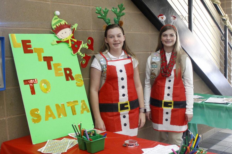 Vendors at the “Jolly Jingles Market” dress up as Santa’s helpers and set up tables for children to draw and color Christmas-themed pictures. The market also hosted live music from multiple elementary schools in the Hammond area. 