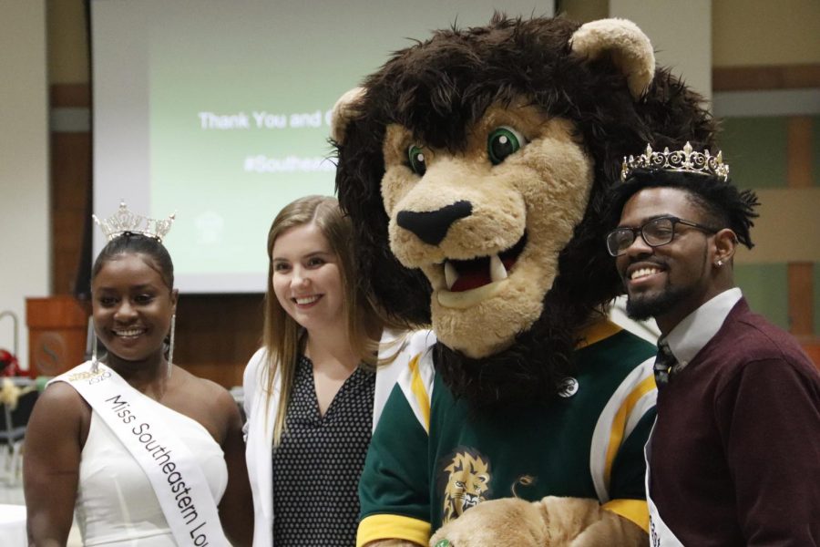 Janine Hatcher poses with SGA President Karley Bordelon, Roomie the Lion and Mr. Southeastern Louisiana University Brian Williams at Ring Ceremony.
