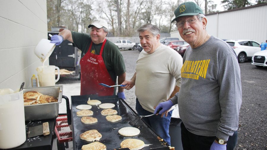 Volunteers+at+Our+Daily+Bread+prepare+food+for+their+third+annual+Pancake+Breakfast+Fundraiser.+The+organization+feeds+nearly+8%2C000++people+a+month%2C+according+to+Jeff+Day%2C+a+member+of+the+leadership+board.