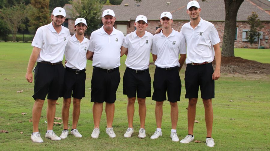The+Southeastern+golf+team+takes+a+picture+after+the+2019+David+Toms+Intercollegiate+Tournament+in+Baton+Rouge.+The+Lions+golf+team+will+start+their+2020+spring+season+on+Feb.+17+with+the+LaTour+Intercollegiate+tournament+in+Thibodaux.+++
