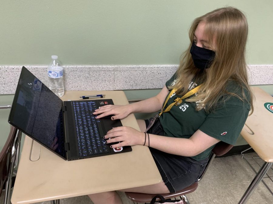 Zoe Klien, a freshman computer science major, is coding during class. According to computerscience.org, women have only accounted for 13.6 percent of bachelor’s degrees in computer science. 