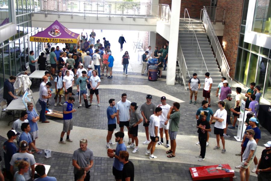 On+Monday%2C+Oct.+4+from+4-6%3A30+p.m.%2C+SLUs+Interfraternity+Council+hosted+its+traditional+recruitment+barbecue+in+the+Student+Union+Breezeway.+Interested+students+browsed+fraternities%2C+engaged+in+activities%2C+heard+from+guest+speakers+and+received+free+food.