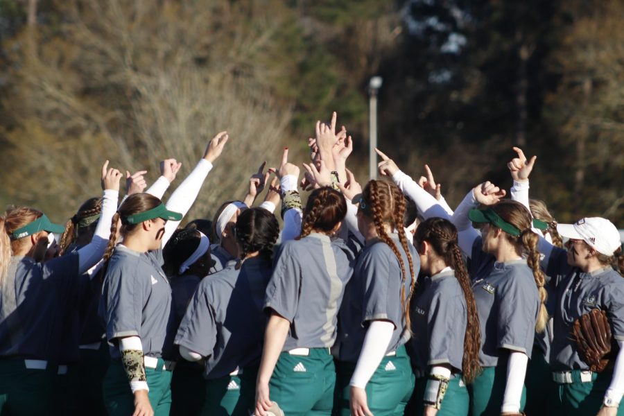 Lady+Lions+softball+round+up+in+a+circle.+Their+first+game+for+the+Spring+will+be+in+North+Oak+Park%2C+Feb.+11+against+Southeast+Missouri.