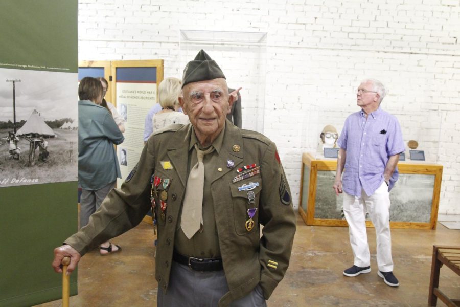 Sergeant+Willie+Bader%2C+a+WWII+veteran+from+Tangipahoa+Parish+enjoys+the+exhibit+at+Hammond+Regional+Arts+Center.