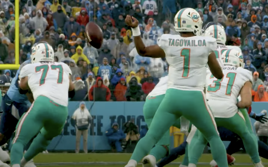 Tua_Tagovailoa_fumble_Dolphins-Titans_JAN2022