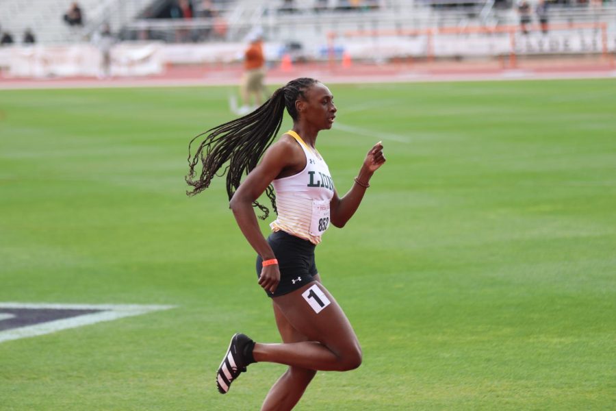 Sophomore Esther Nwanze competed in the 400m hurdles at the 95th Annual Clyde Littlefield Texas Relays. Nwanze went on to win her heat. (March 30, 2023 - Austin, Texas)