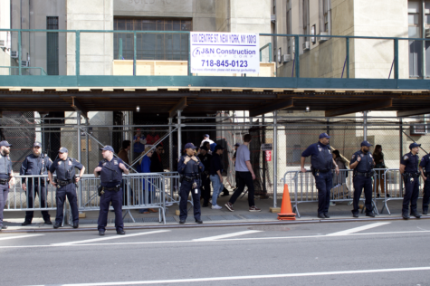 Police stand guard outside the Manhattan Criminal Courthouse following Trump’s arraignment. April 4, 2023. Source: Wikimedia Commons