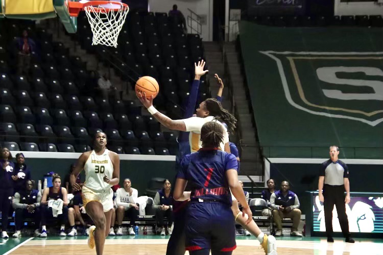 Junior SLU guard Taylor Bell goes up for a left handed layup vs. South Alabama at the Pride Roofing University Center. (Dec. 15, 2023 - Hammond)