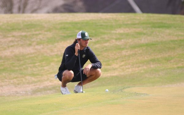 SLU freshman Landen East surveys the green at the Gulf Coast Intercollegiate in New Orleans during the Lions first tournament of the spring season. (Feb. 27, 2023)
