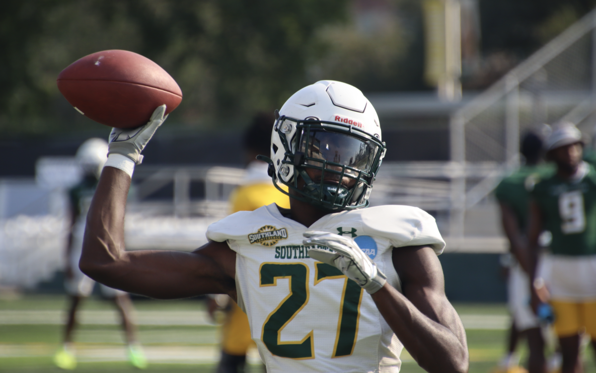 Senior defensive back Khamron Ford throws a football during receiving drill at the 2024 Fall Pratice. (Aug. 15, 2024 - Hammond) 