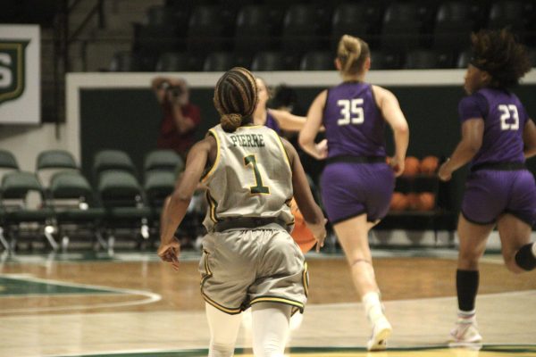 Junior guard Jalencia Pierre takes the ball up halfcourt during the Lady Lions' blowout win vs. Millsaps. (Hammond, La. - Monday, Nov. 4, 2024)